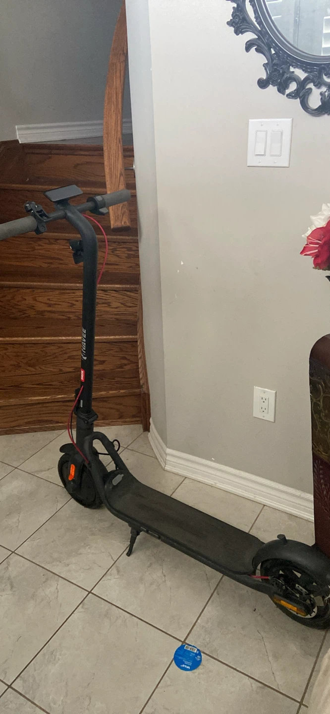 NAVEE V40N Electric Scooter Perfect Condition