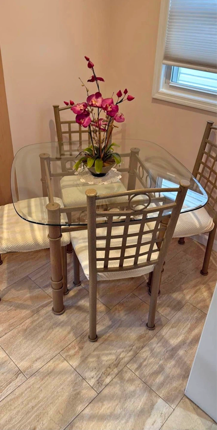 Dinning table with 4 chairs - photo 2