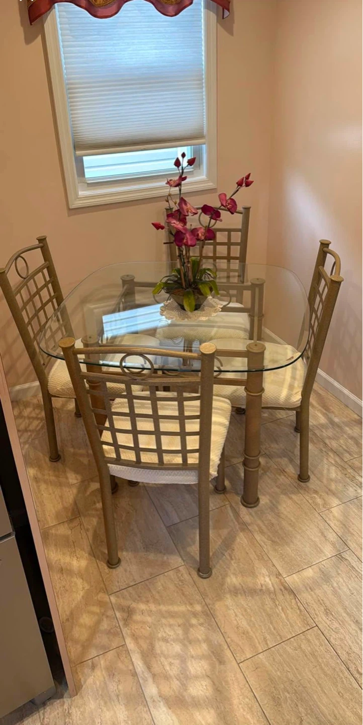 Dinning table with 4 chairs