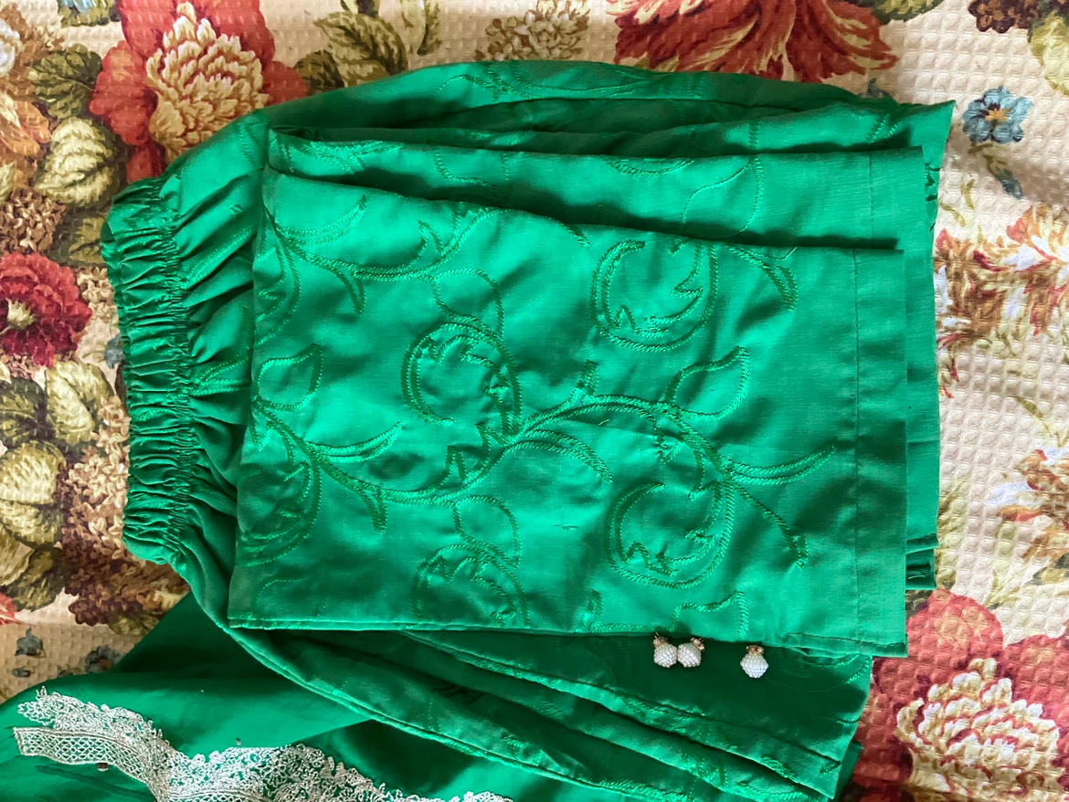 Bright Green Embroidered Kurta and Pants Set - photo 2