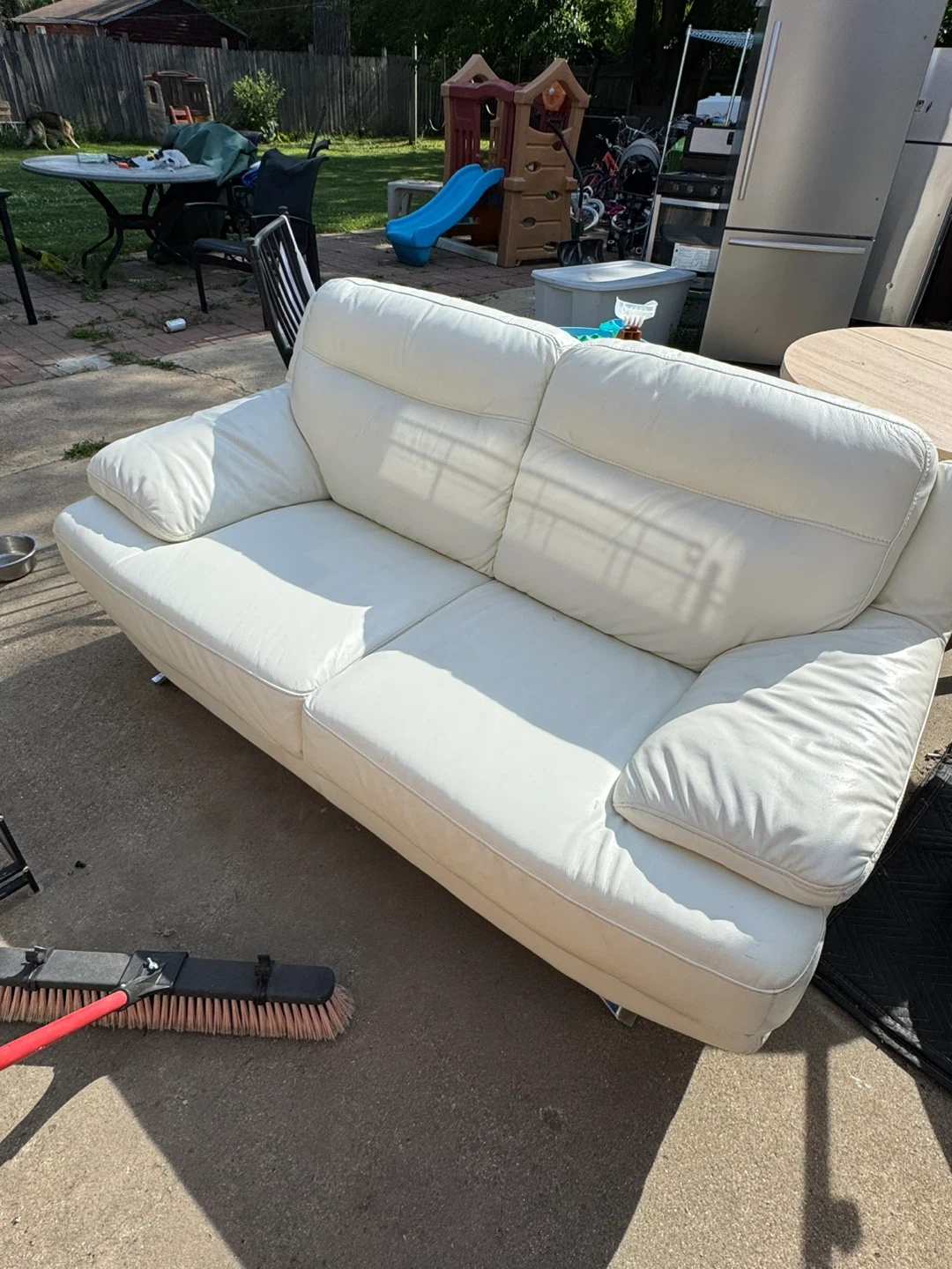 Sofia Vergara Collection White Loveseat - photo 2