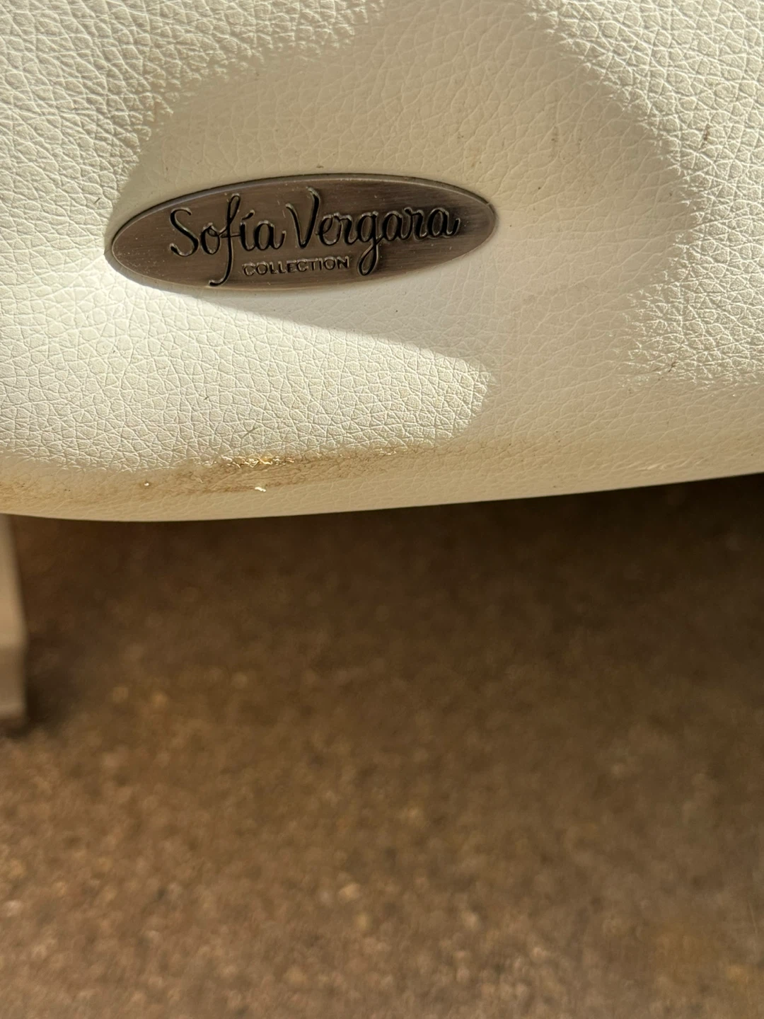 Sofia Vergara Collection White Loveseat - photo 3