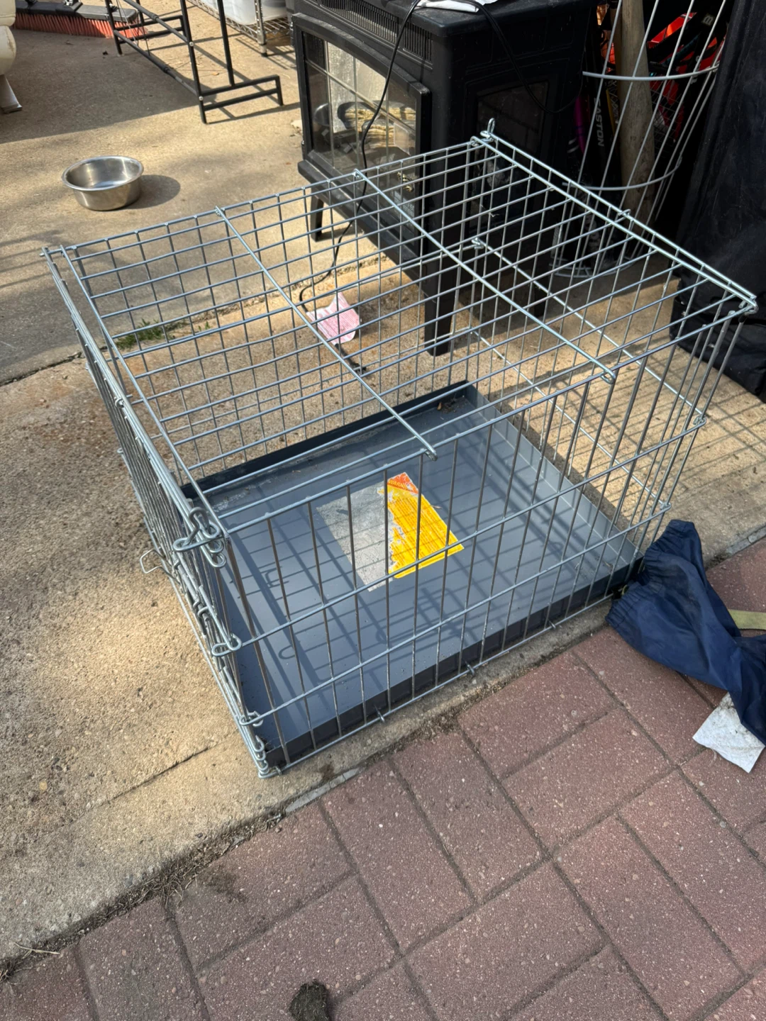 Wire Dog Crate with Plastic Tray - photo 2