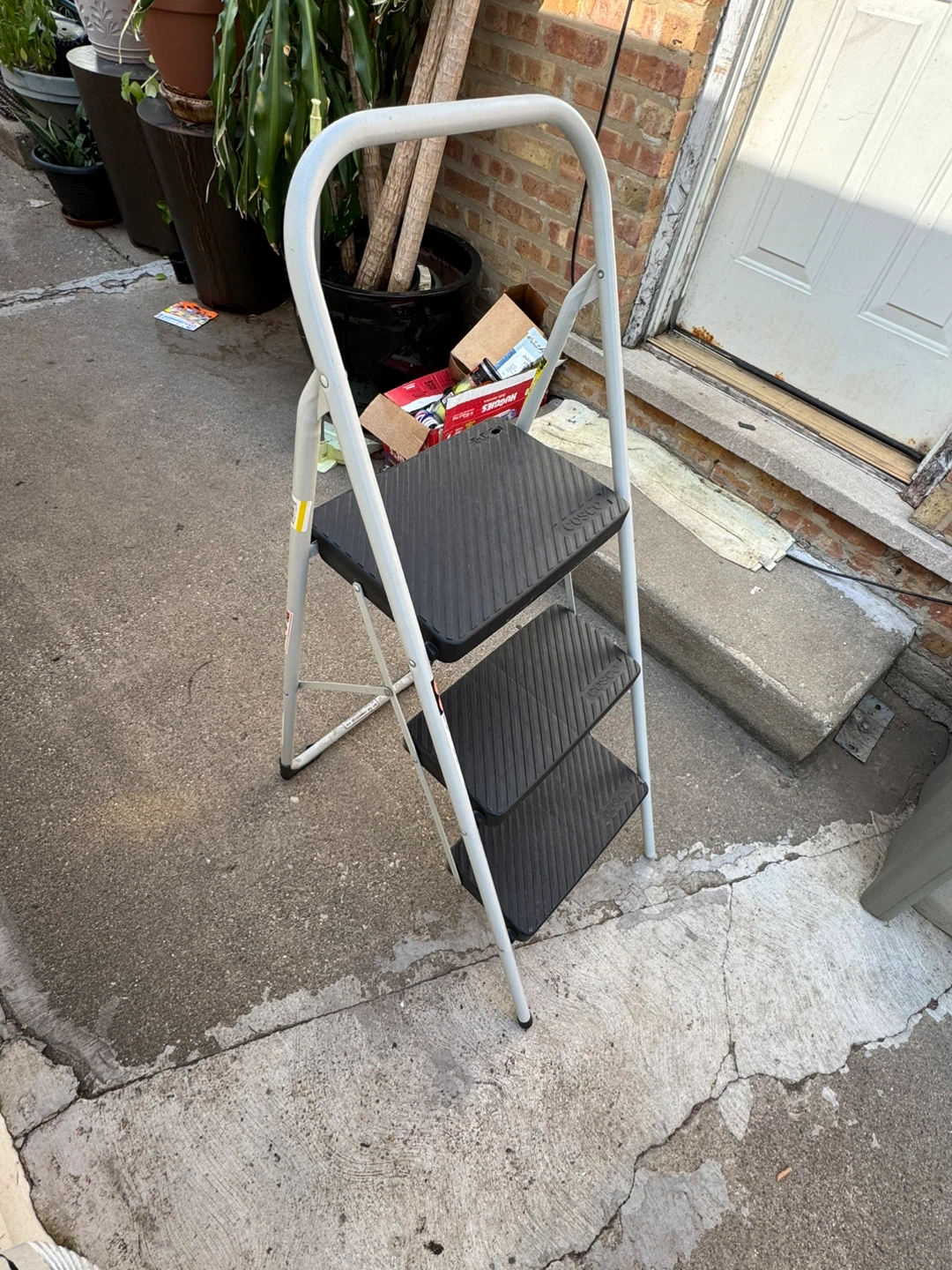 Cosco 3-Step Ladder - photo 2
