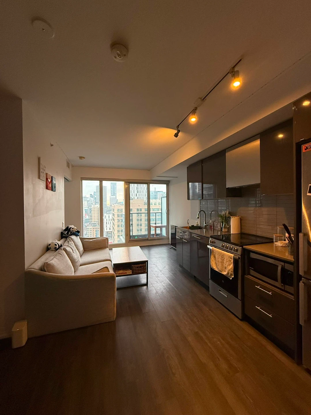 Room for rent in Downtown Toronto