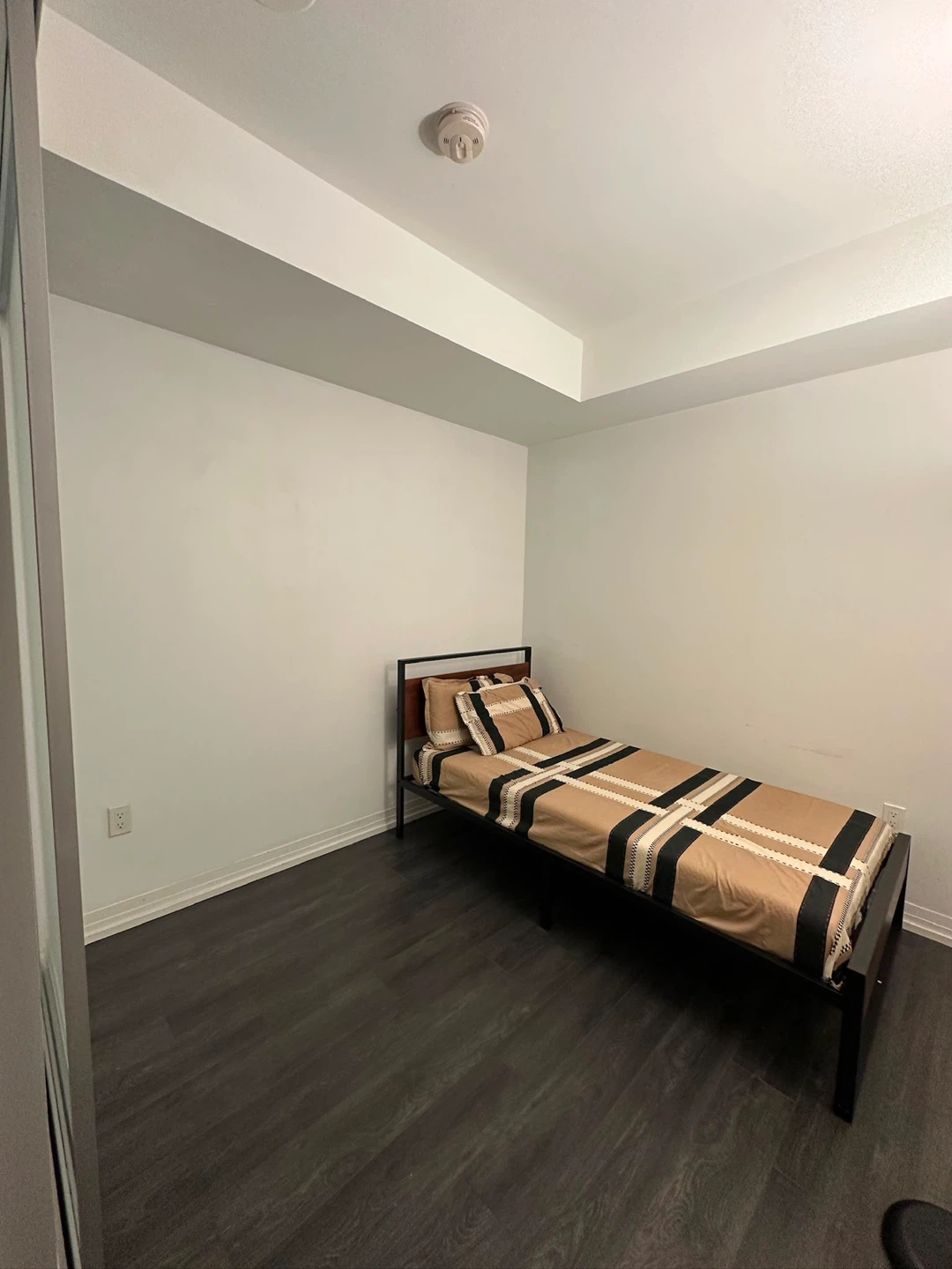 Room for rent in Downtown Toronto - photo 4