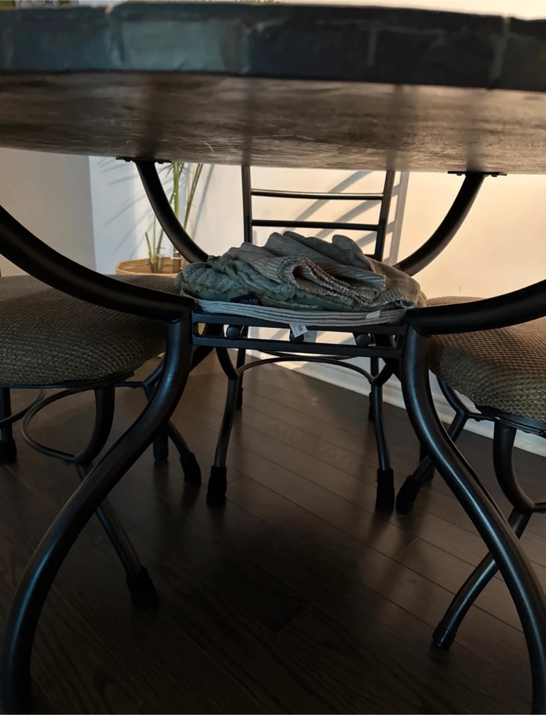 Round Slate Tile Dining Table with 4 Chairs - photo 4