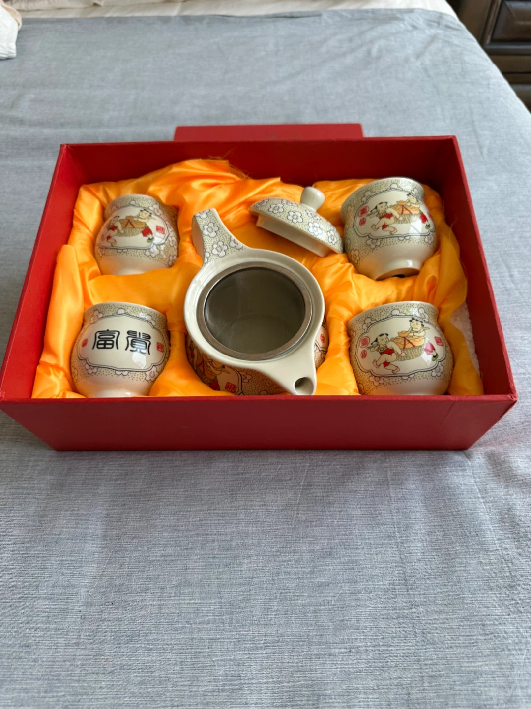 Chinese Tea Set with Teapot and Cups