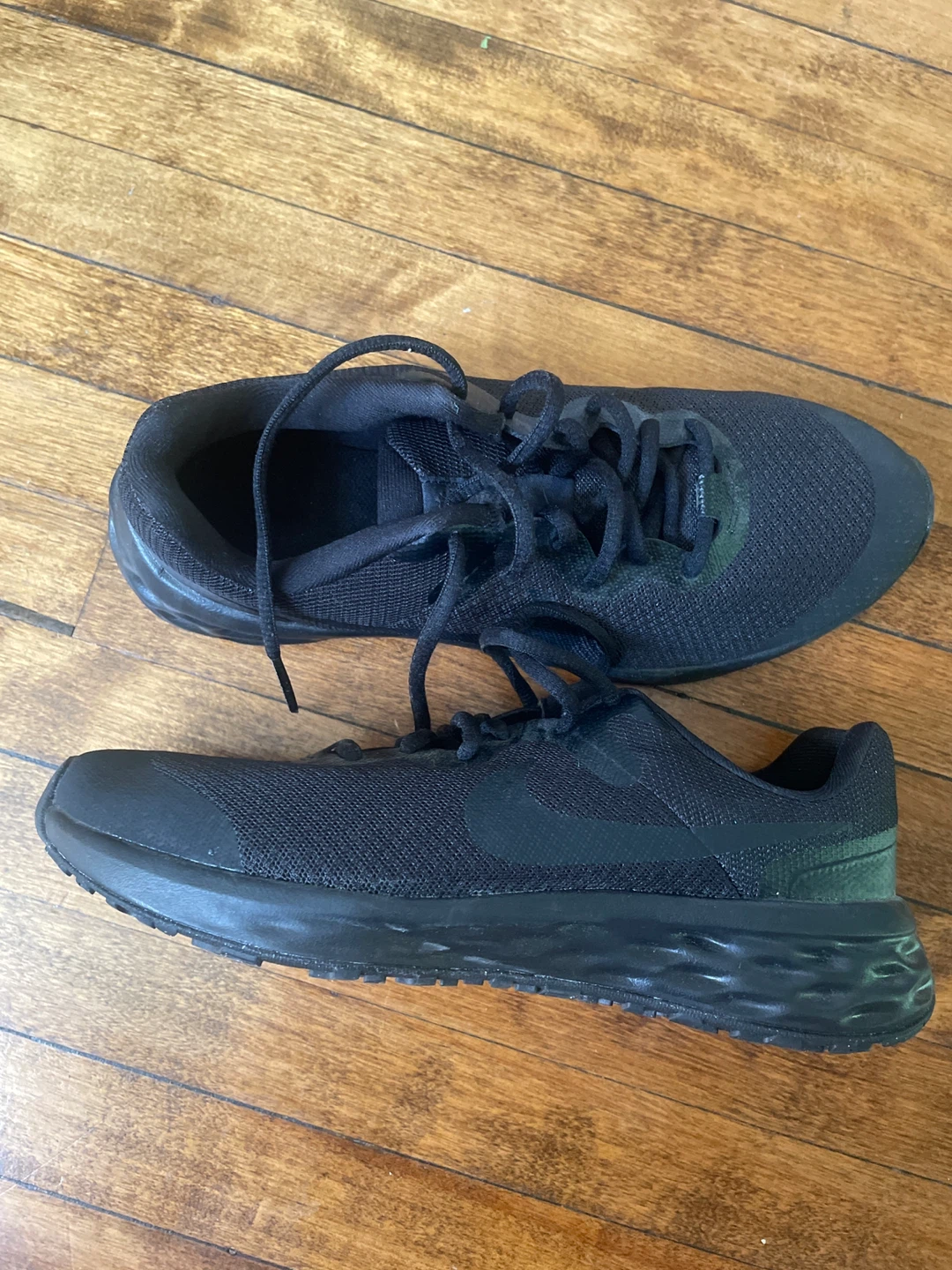 NEW Nike Revolution 7