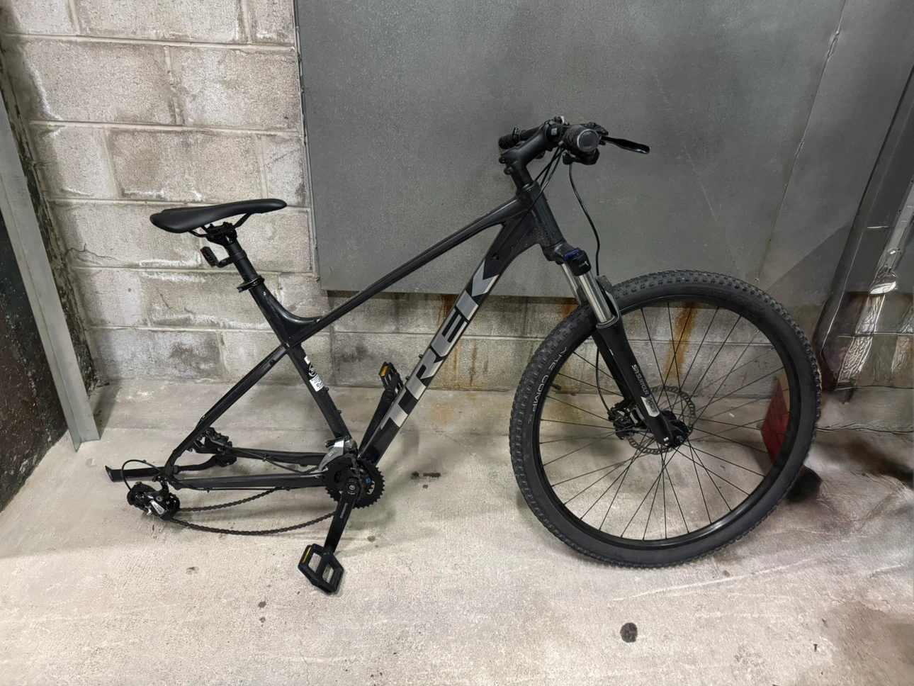 Trek Marlin 5 Mountain Bike - XL 250$ cash