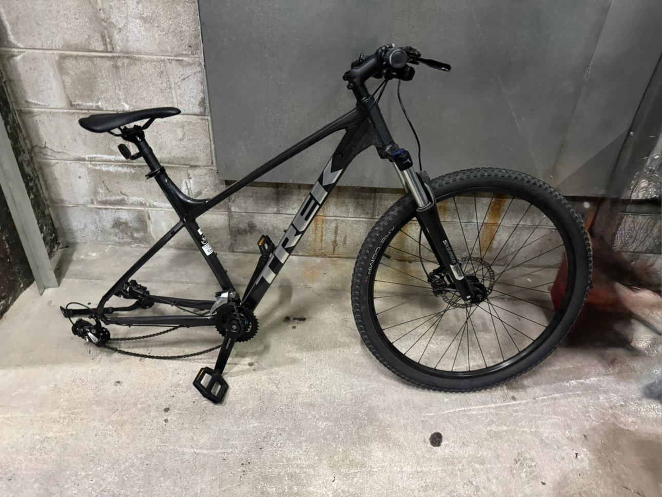 Trek Marlin 5 Mountain Bike - XL 250$ cash - photo 2