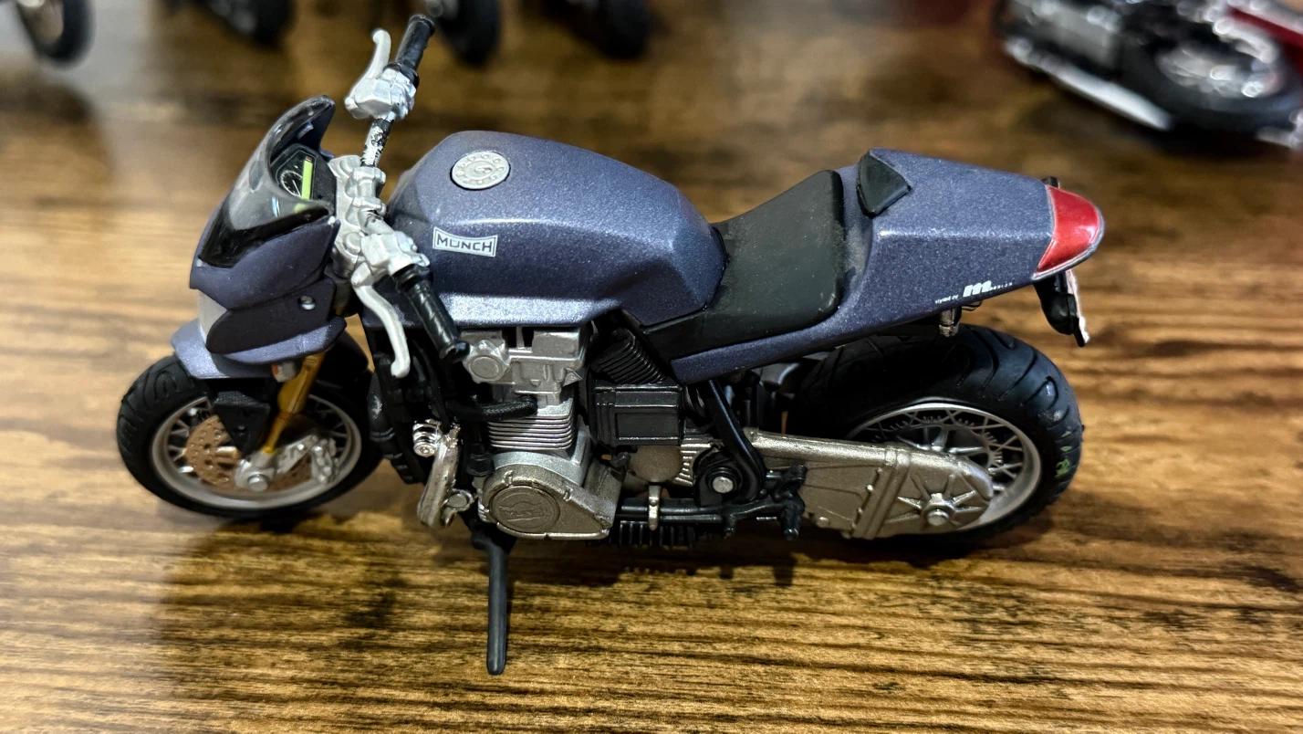 Collection of 18 Model Motorcycles - photo 2