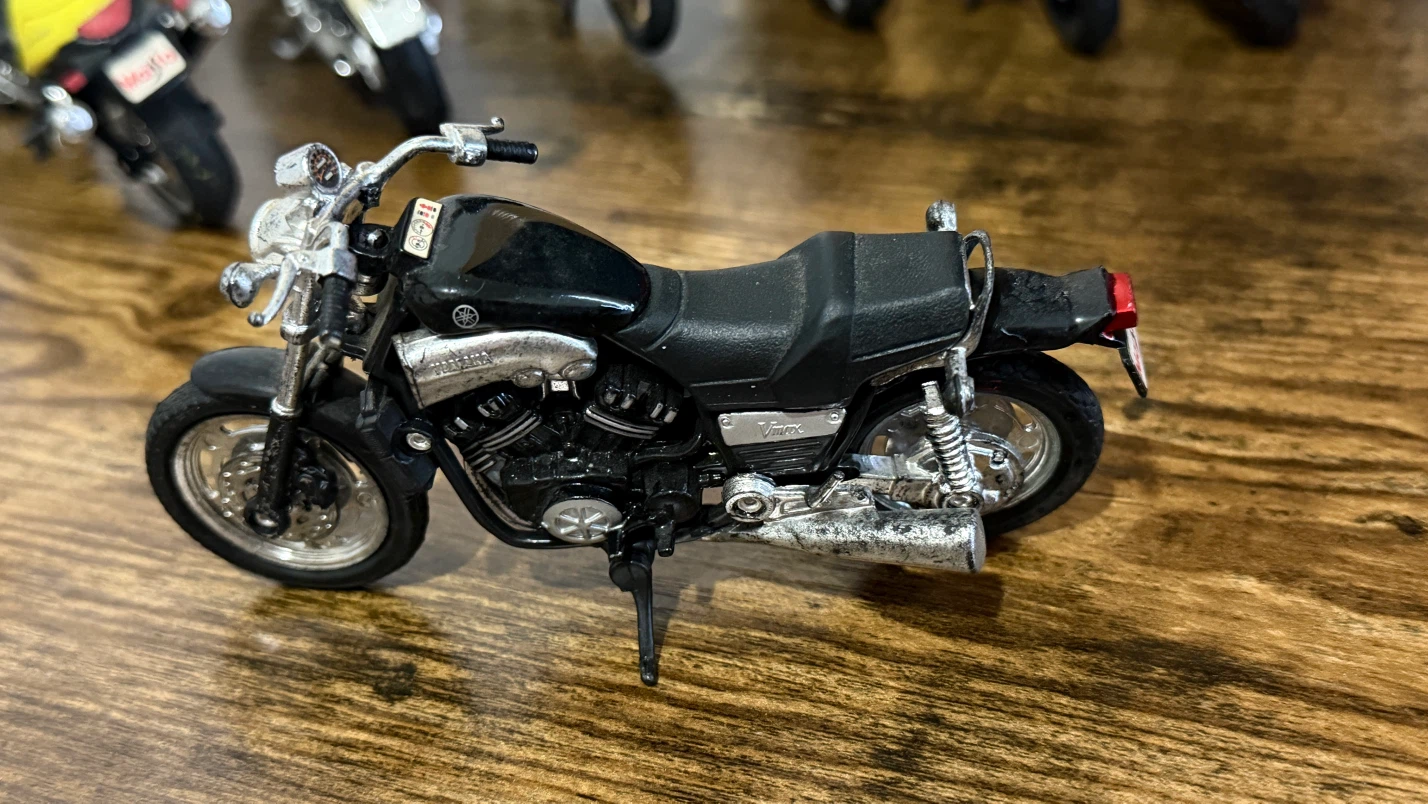 Collection of 18 Model Motorcycles - photo 3