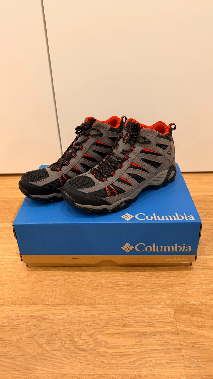 BRAND NEW Columbia Men's Waterproof Hiking Boots Size 11.5