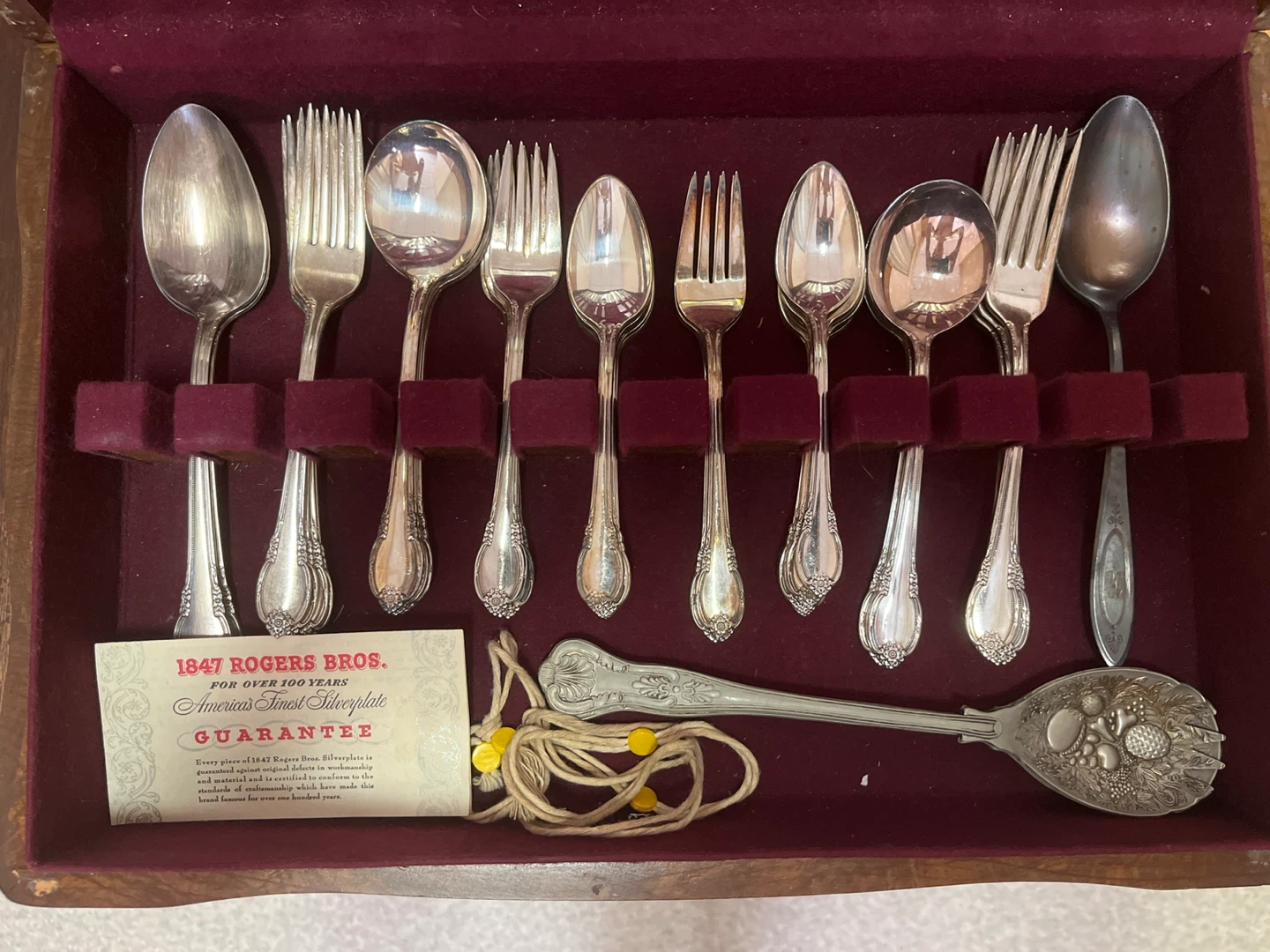 1847 Rogers Bros. Silverplate Flatware Set - photo 3