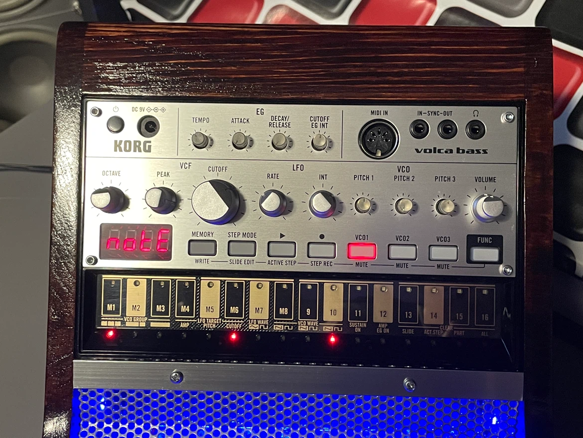 Synthesizers - Korg Volca Bass and Volca FM - photo 2