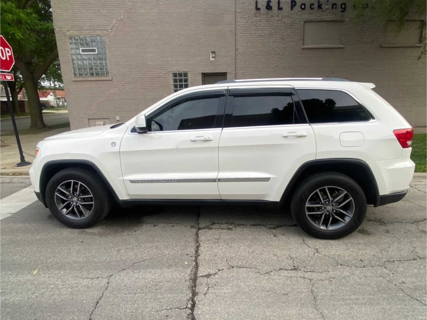2012 JEEP GRAND CHEROKEE $7200 - photo 4