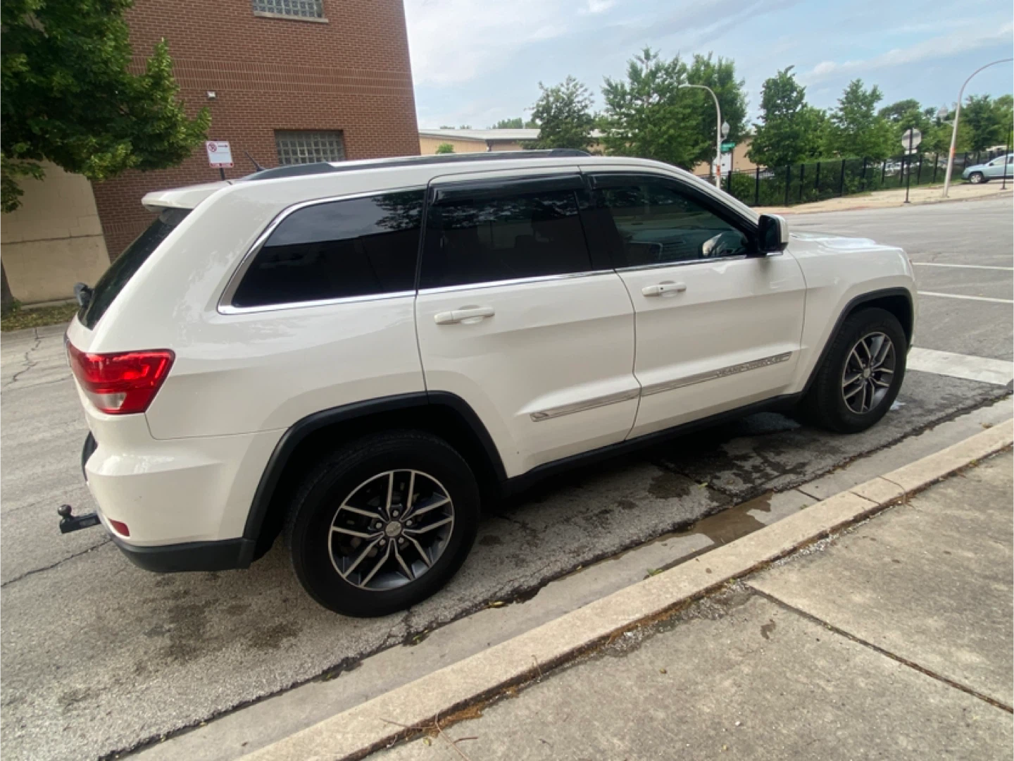 2012 JEEP GRAND CHEROKEE $7200 - photo 5