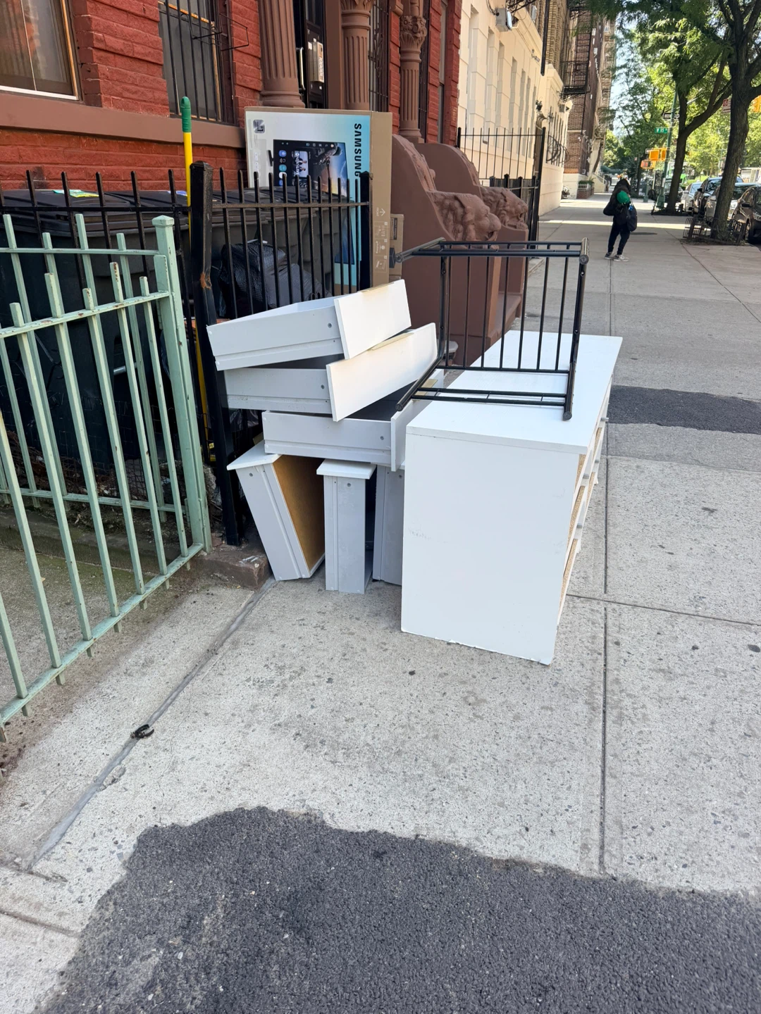 White 6 Drawer Unit Free Curb Alert