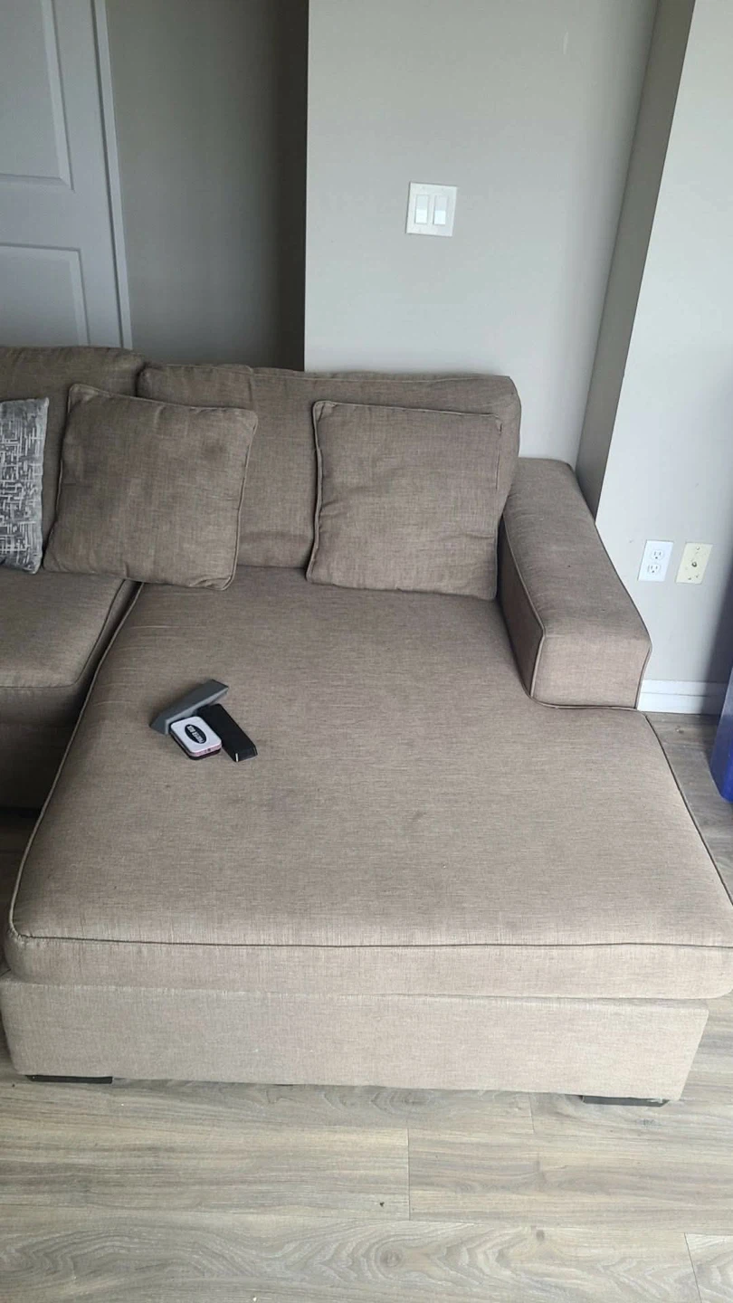 Couch - photo 2