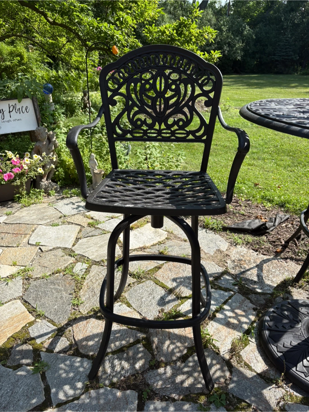 Cast aluminum round bistro table and 3 chairs - photo 3