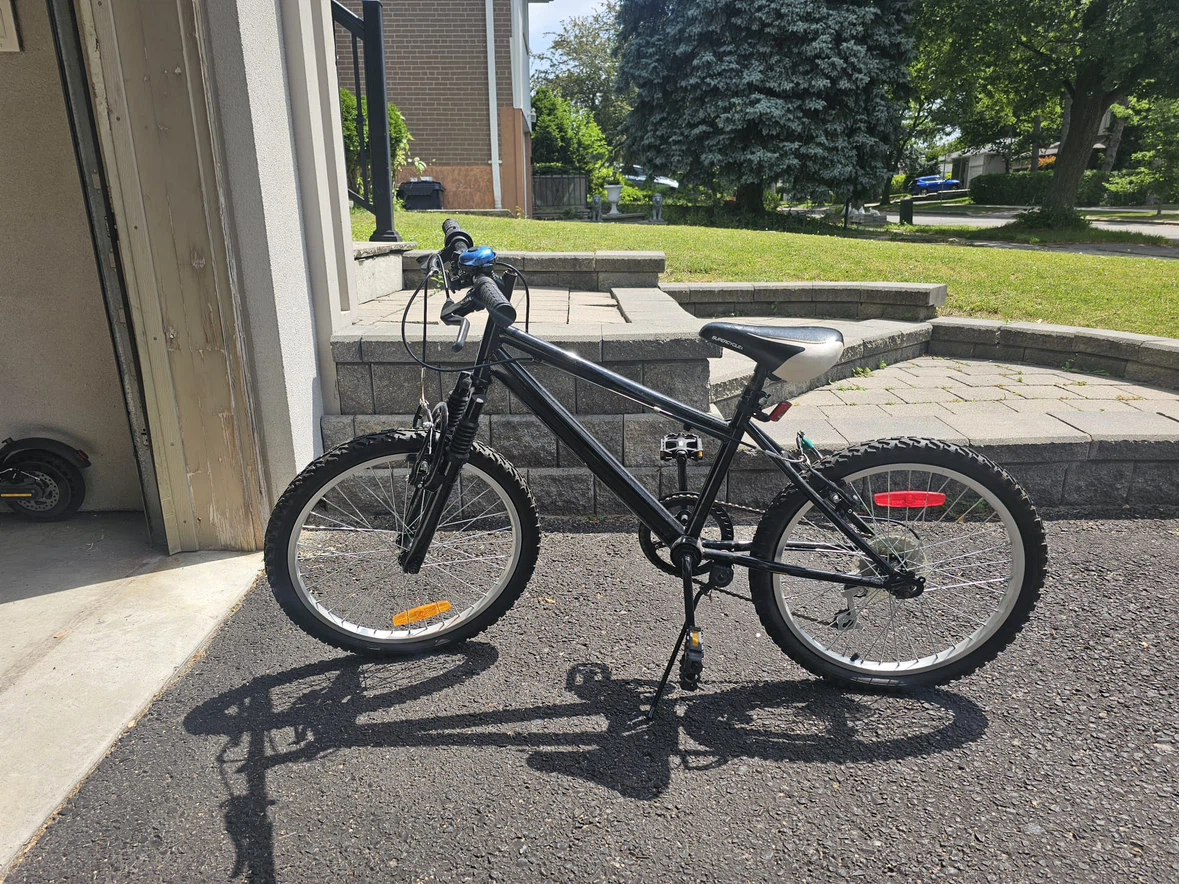 Black Supercycle Kids Bike