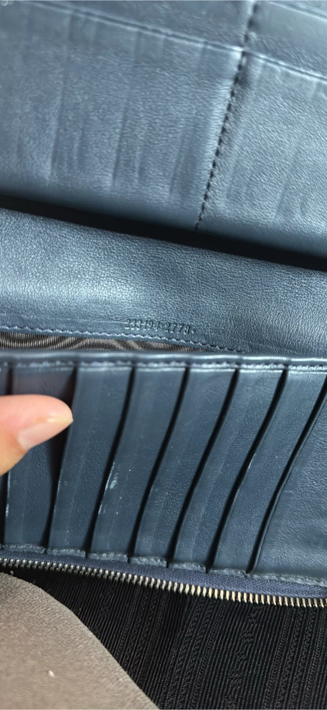 Gucci Zip Around Wallet (pre-loved) - photo 3