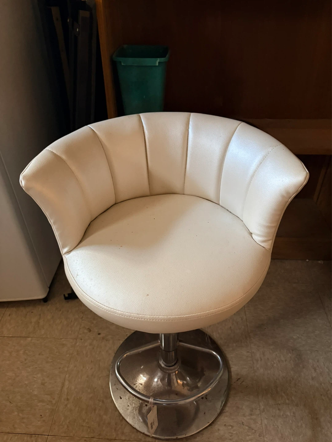 Swivel  Bar Chair - Leather