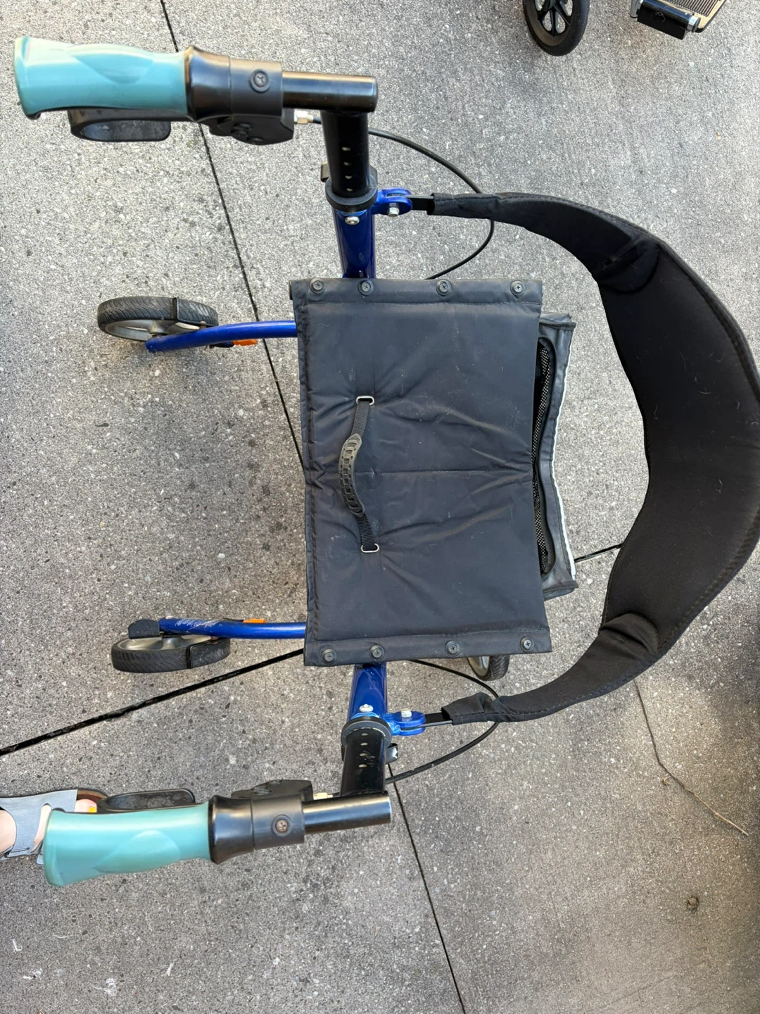 Walker- Airgo Excursion X23 Lightweight Side-fold Rollator - photo 2