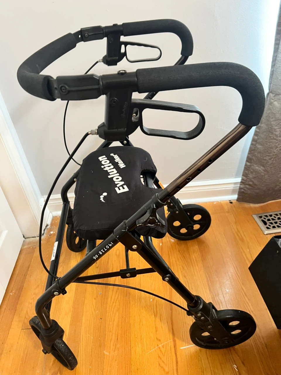 4 Wheeled Walker - photo 4