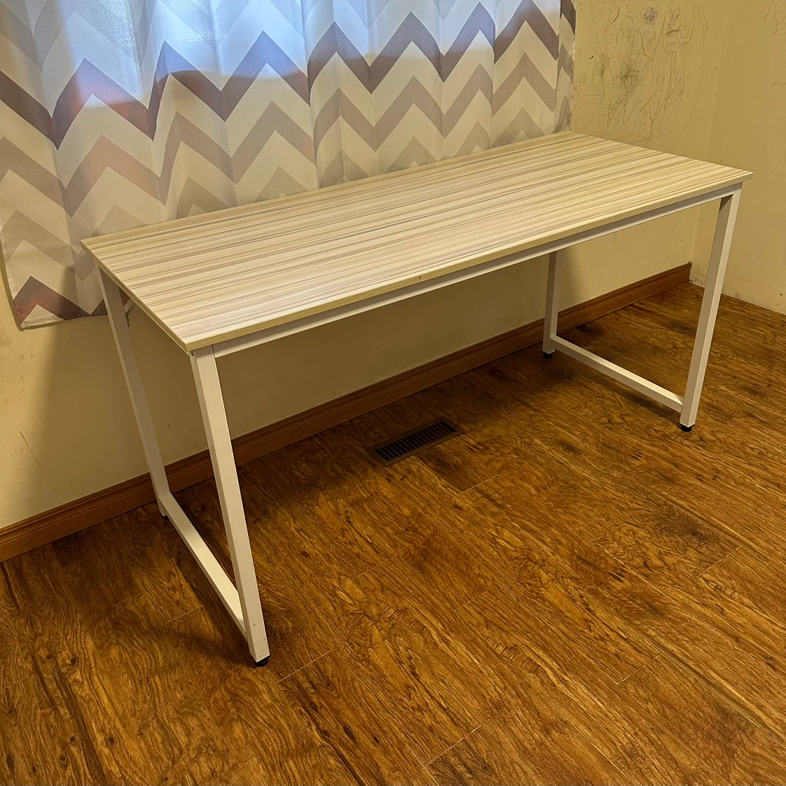 Modern Wood Grain Desk - like 🆕