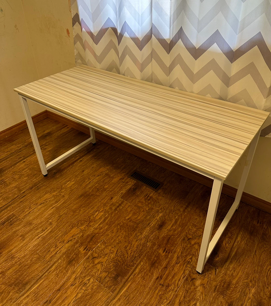Modern Wood Grain Desk - like 🆕 - photo 3