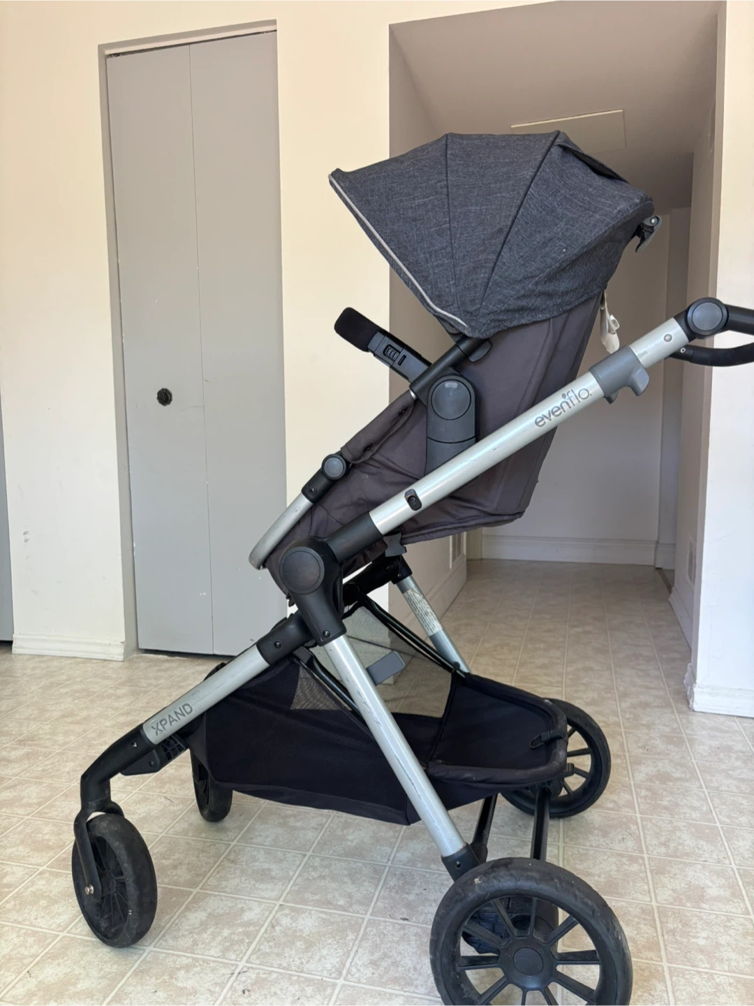 Evenflo Baby Stroller – Excellent Condition