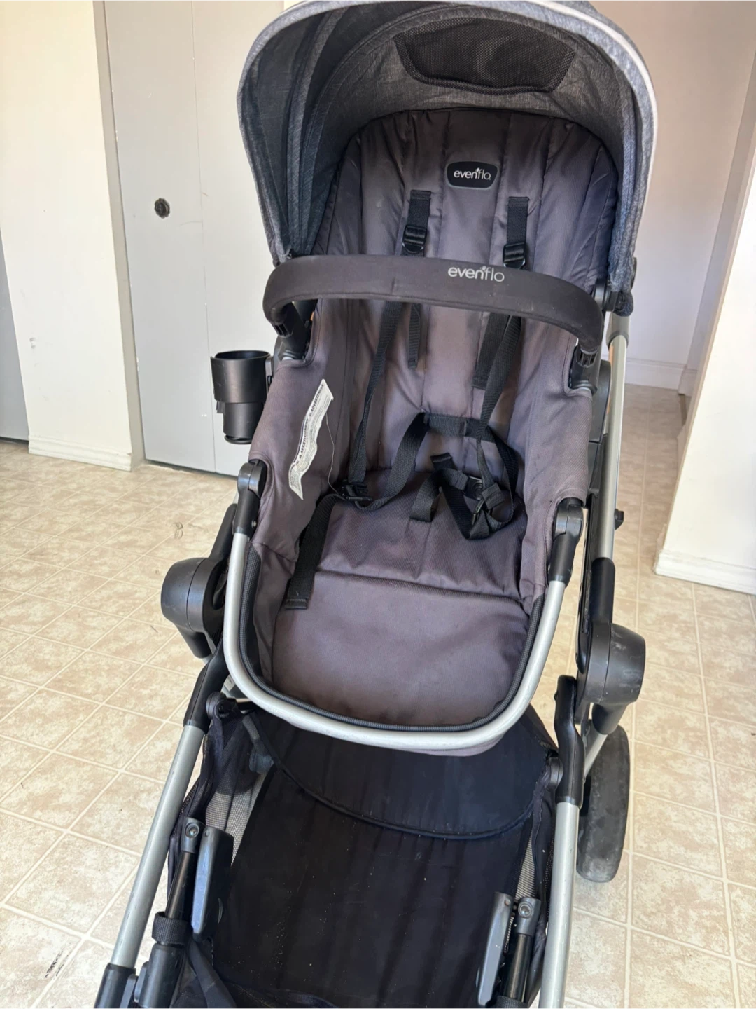 Evenflo Baby Stroller – Excellent Condition - photo 4