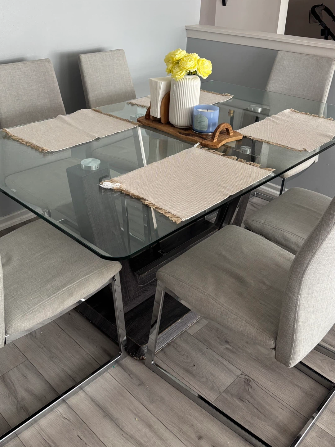 Dining room in very good condition. Write to me