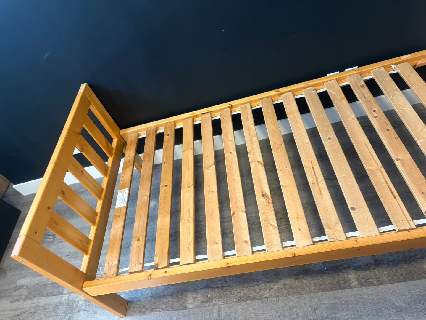 Twin size bed frame wooden - photo 2