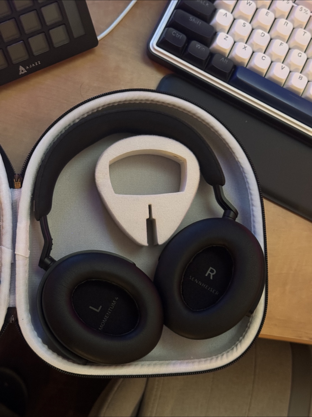 Sennheiser Momentum 4 Wireless Headphones - photo 2
