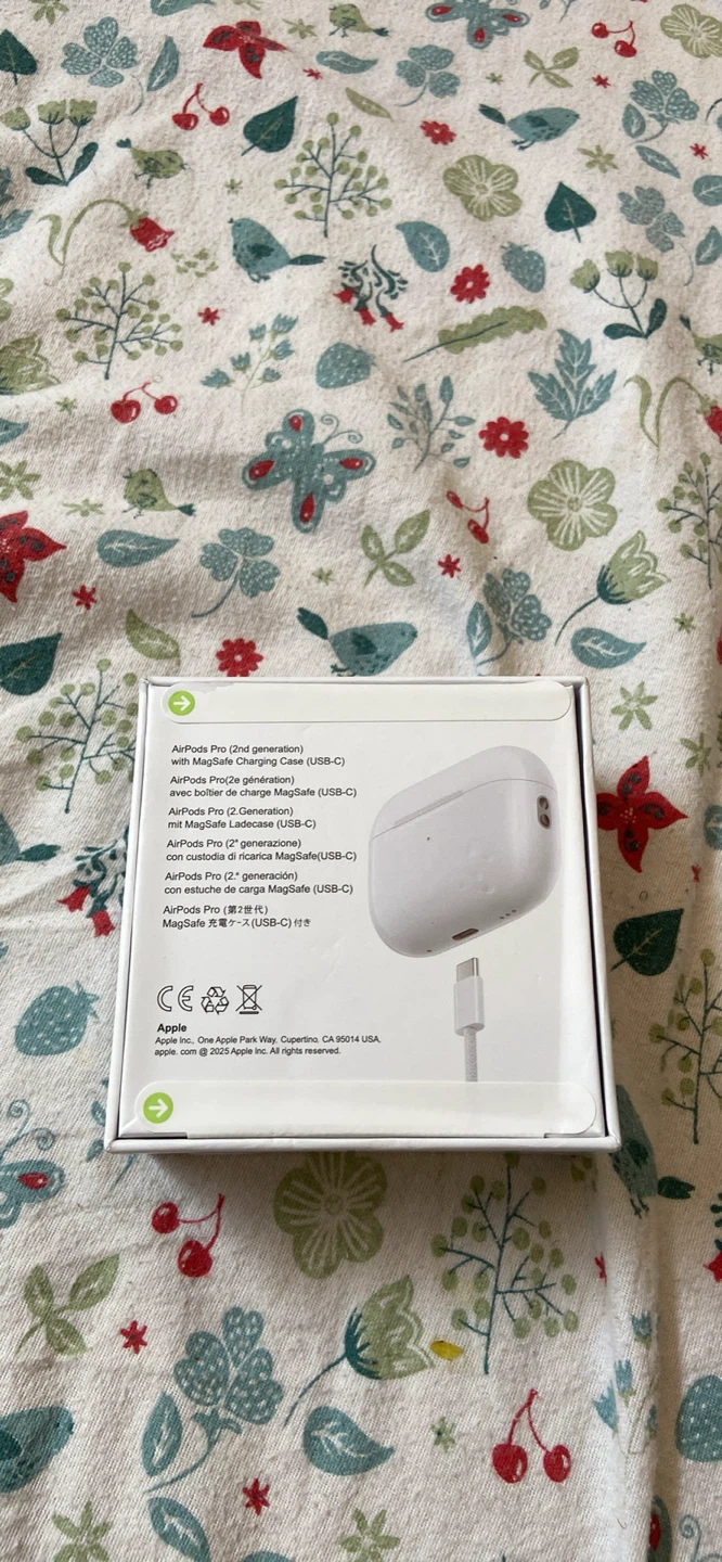 Apple AirPods Pro (2nd generation) with MagSafe Charging Case - photo 2