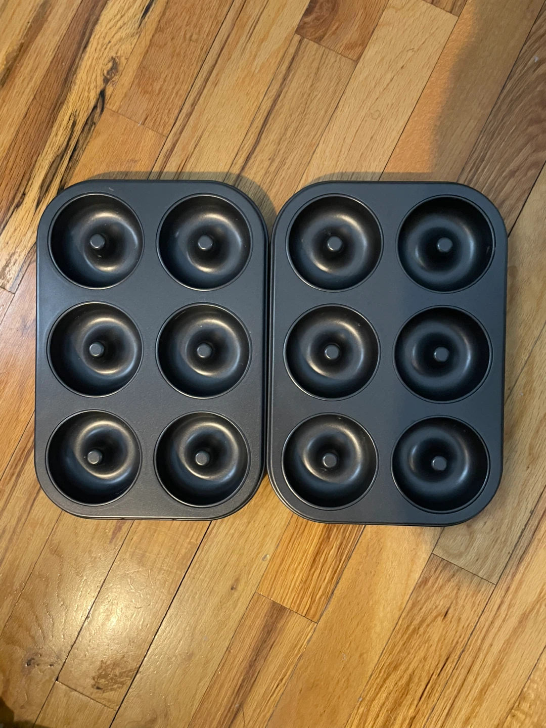 2 Donuts Pans