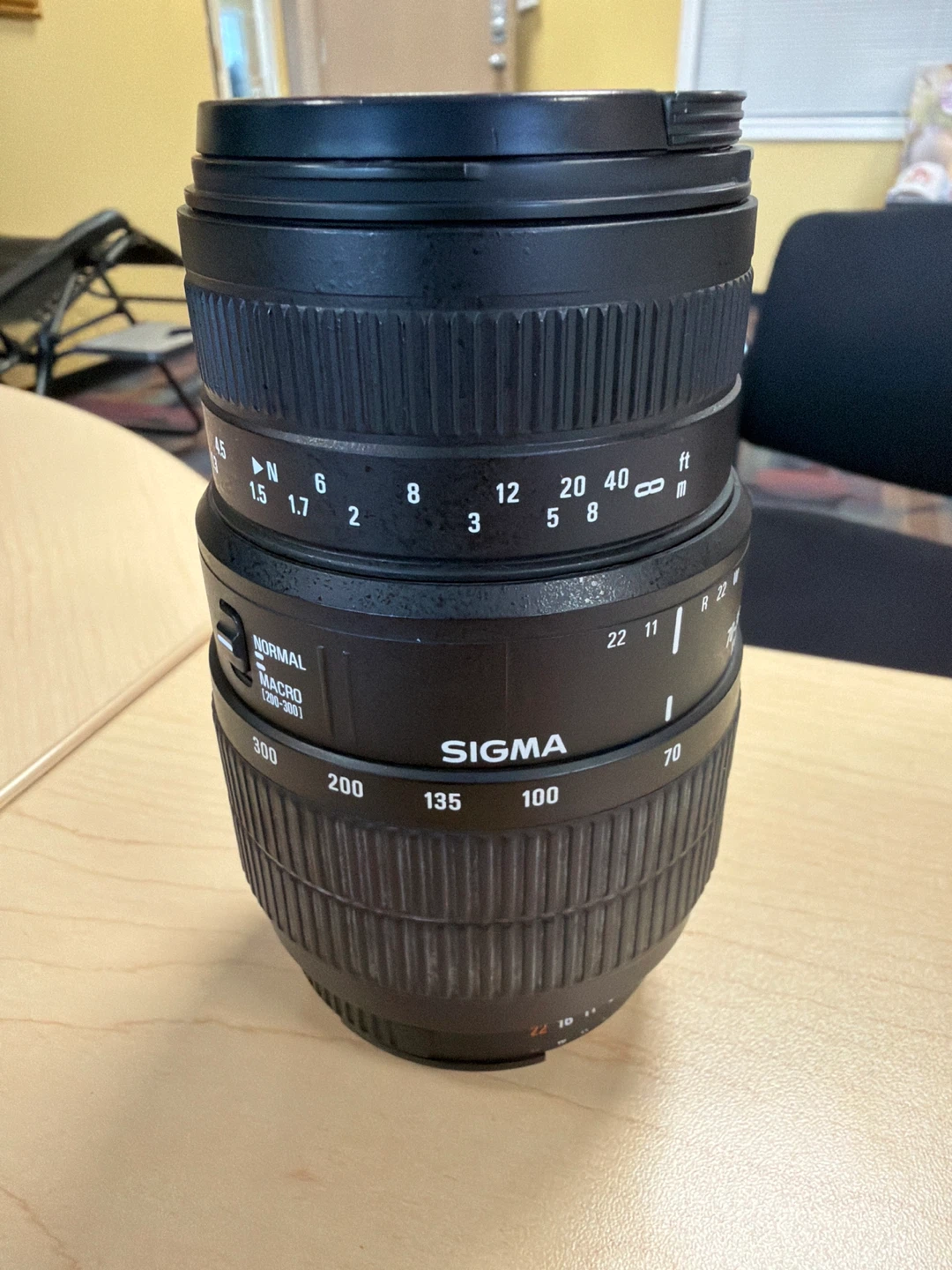 Sigma 70-300mm f/4-5.6 DL Macro Zoom Lens - photo 2