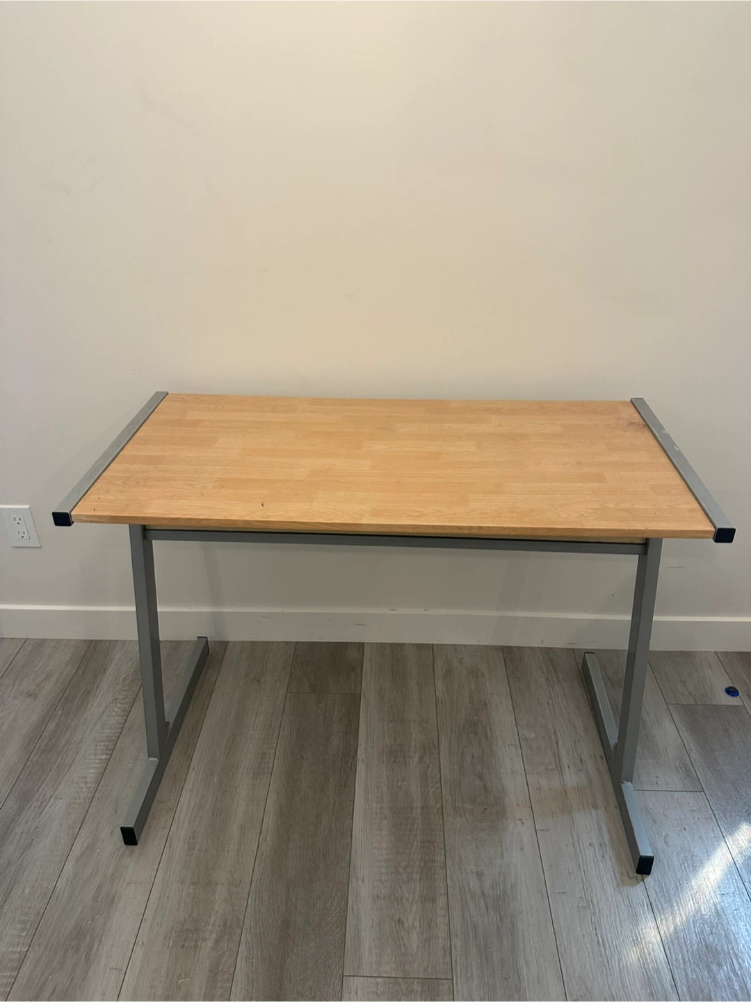 Computer desk with metal legs