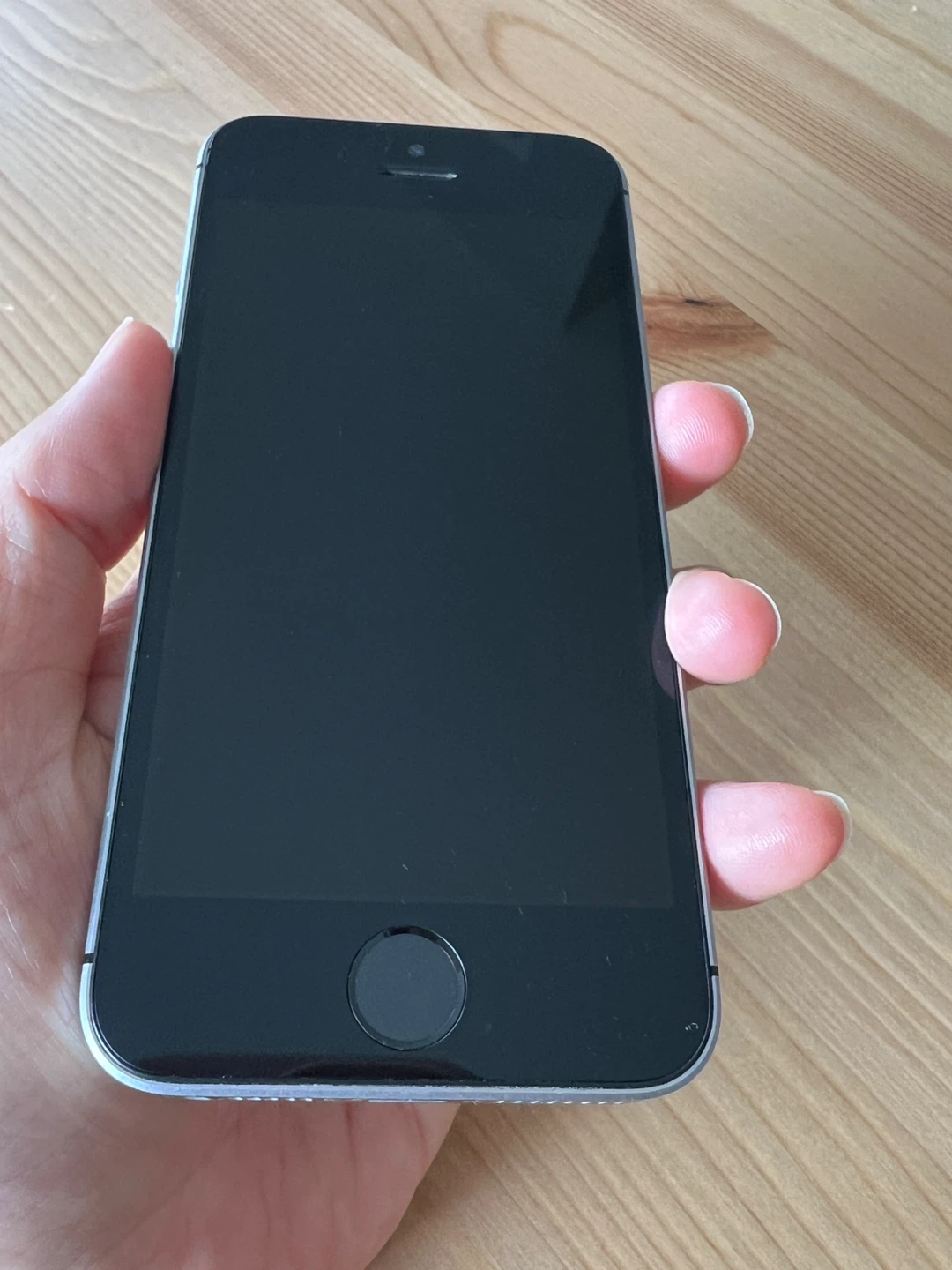 Apple iPhone SE (1nd generation) 64Gb - photo 4