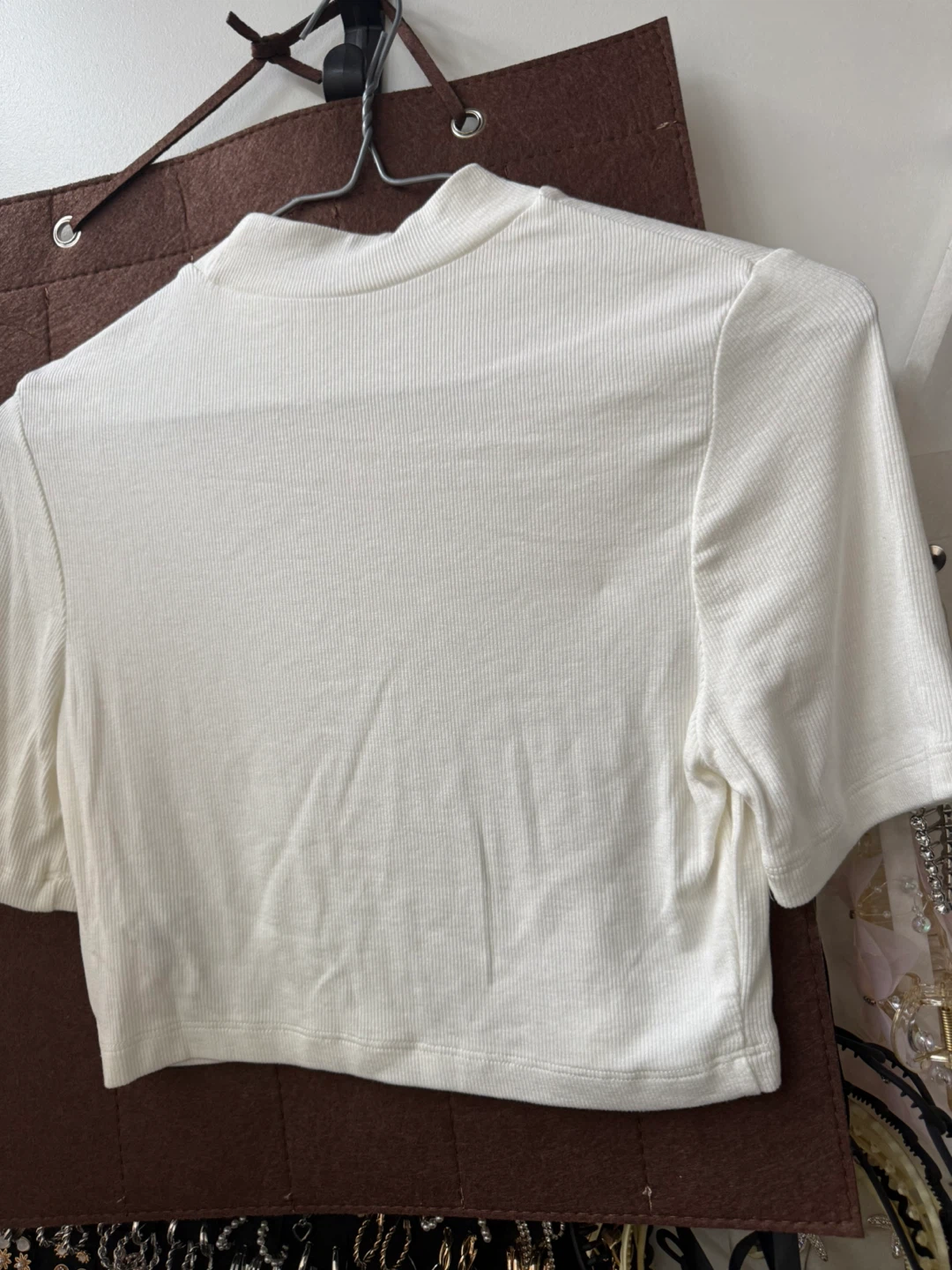 White Ribbed Mock Neck Cropped Top - photo 2