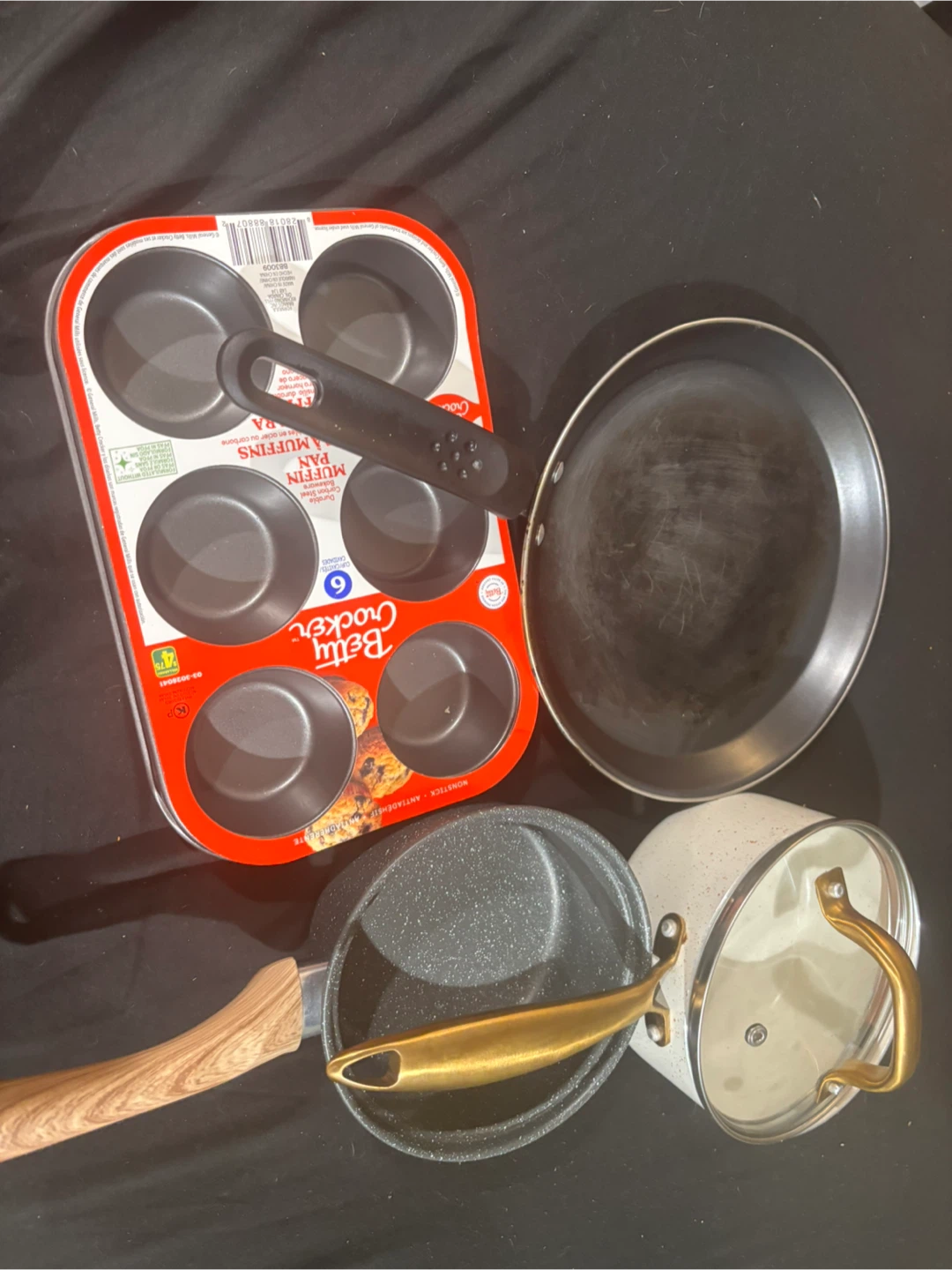*FREE* Small pots/pans and muffin pan - photo 2