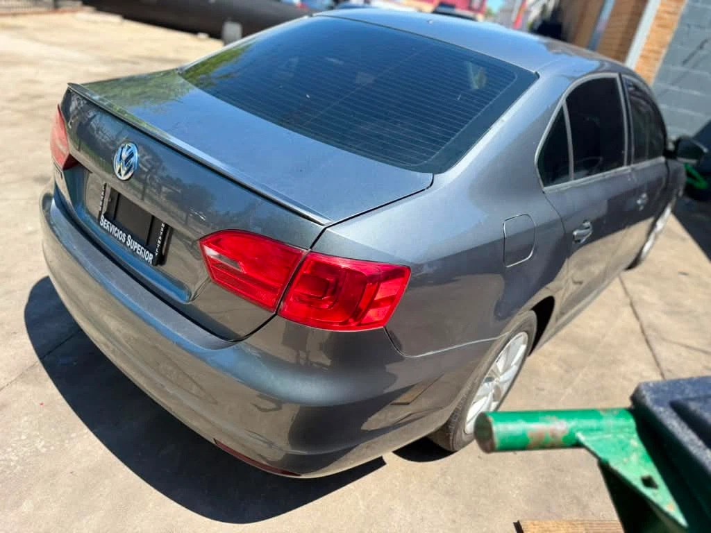 Gray Volkswagen Jetta Sedan - photo 2