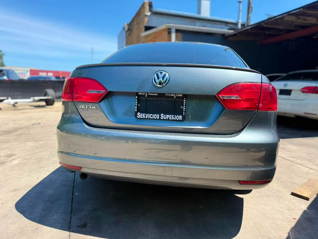 Gray Volkswagen Jetta Sedan - photo 3