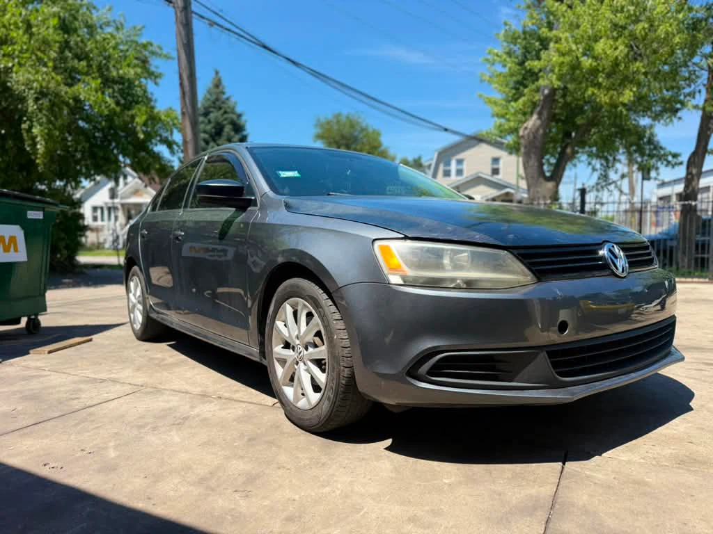 Gray Volkswagen Jetta Sedan - photo 4