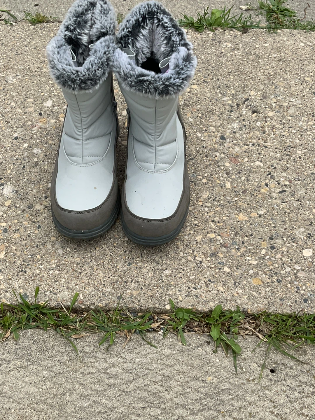 Wemen’s Winter Boots - Size 8.5 - photo 2