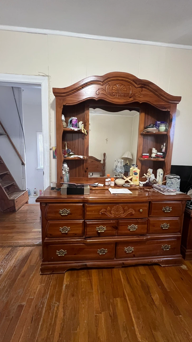 QUEEN SIZE SOLID REAL WOOD BED ROOM SET (USED)