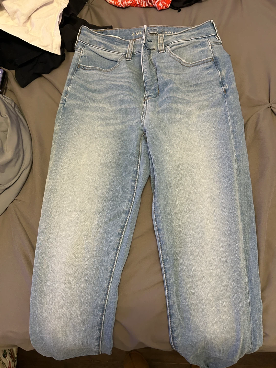 American Eagle Light Wash High-Waisted Jeans